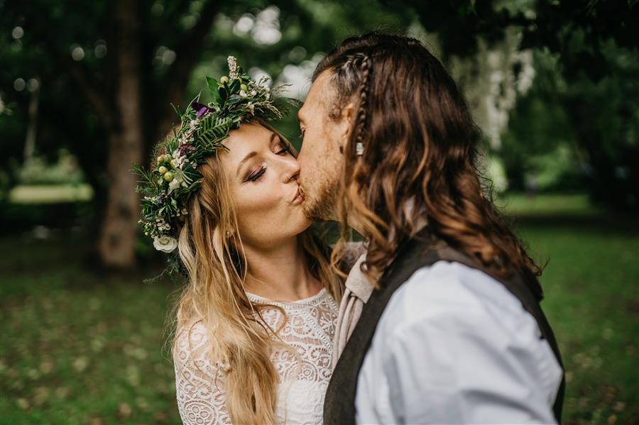 Festival wedding couple kiss